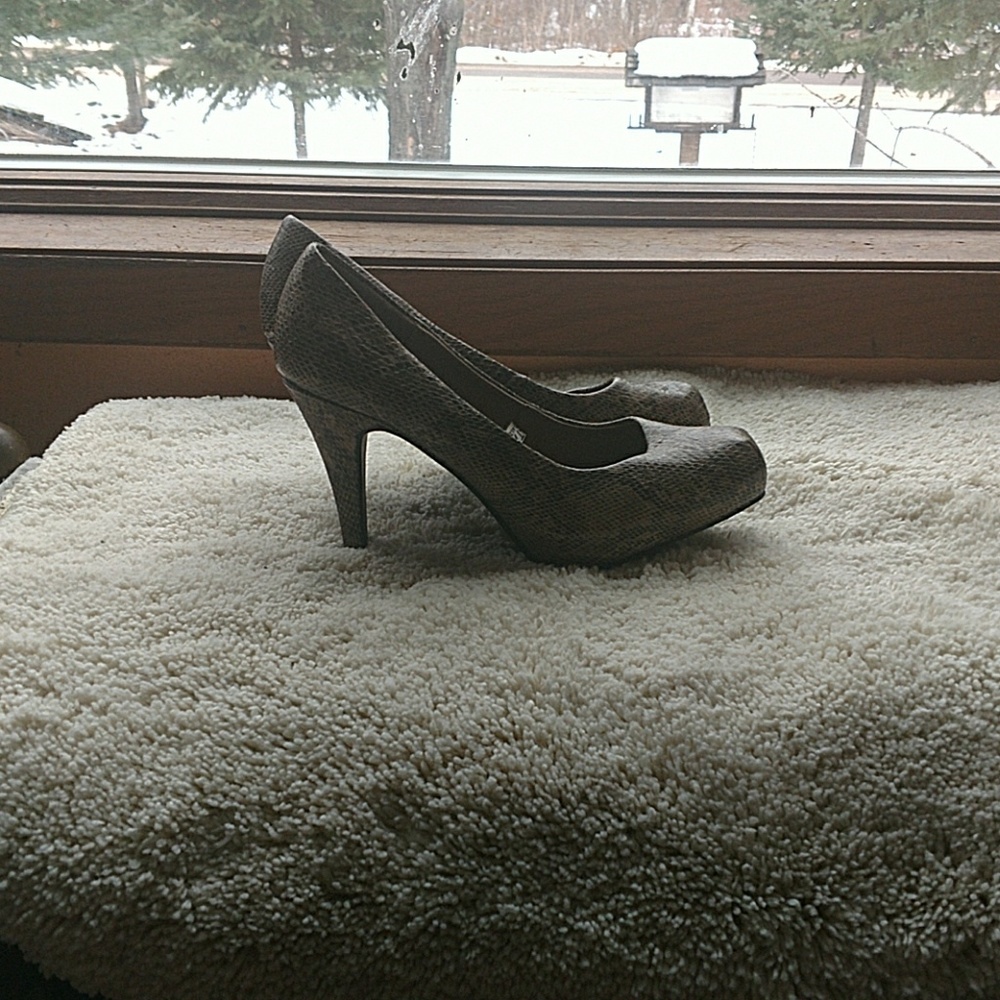 Faux snake skin heels - Picture 2 of 2